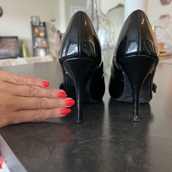 Heels - Picture 3 of 4